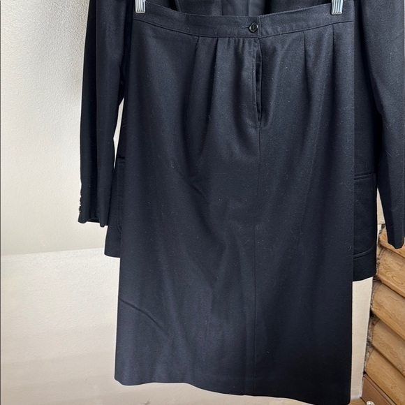 PENDLETON Tailored Suit-Blazer and Straight Skirt. Pure Virgin Wool - Picture 11 of 14